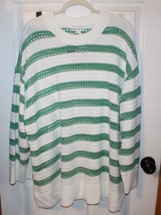 Ava & Viv Sweaters - NWT AVA & VIV crew neck 3X(24/26W) Pretty color combo!